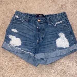 HOLLISTER HIGH RISE MOM SHORT 3”